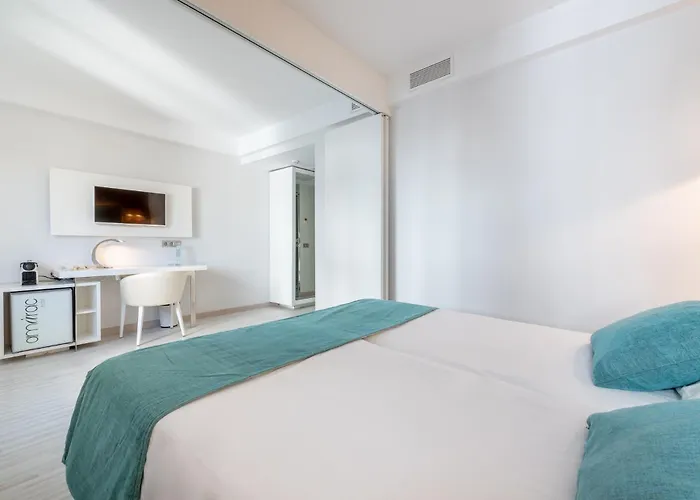 Kyrat Amarac - Adults Only